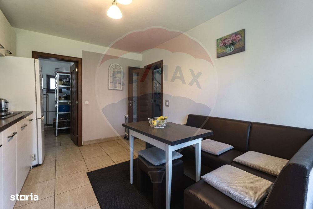 Casa de Poveste - Feldioara, str. Barsei/ 4 camere/ curte!