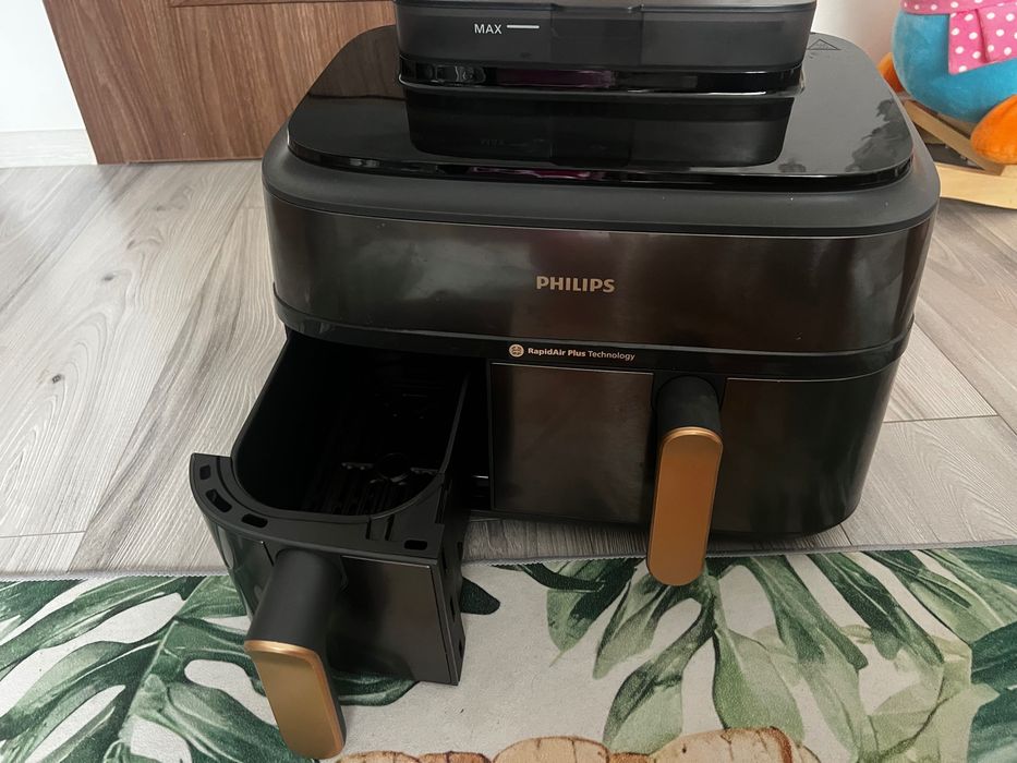 Airfryer Philips Seria 5000 cu aer cald si abur