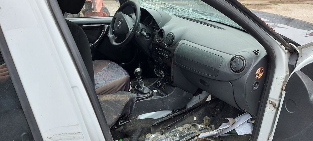 Dezmembrez Dacia Duster 2012 4x4 4WD 1,5 dci piese duster