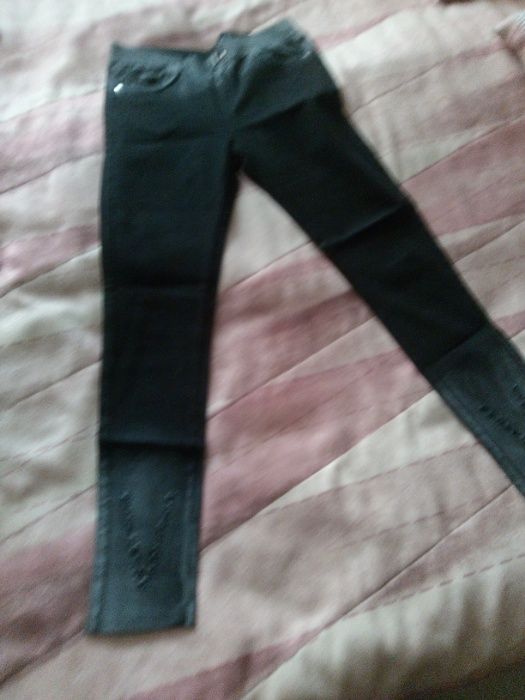 Продам джинсы- скини