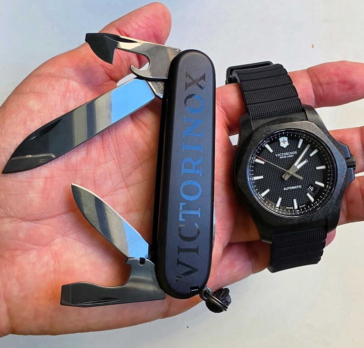 Victorinox I.N.O.X. Carbon Mechanical с подарък Victorinox Onyx Black Limited Edition.