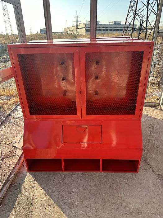 Пожарные шкафы в ассортименте. Есть разные виды и под заказ