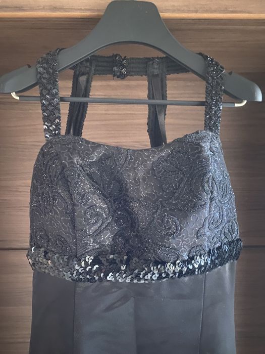 Сатенена черна рокля