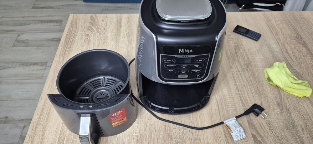 Friteuza cu aer cald Ninja AF160EU, 1750W, 5.2L, 6 functii de gatit,