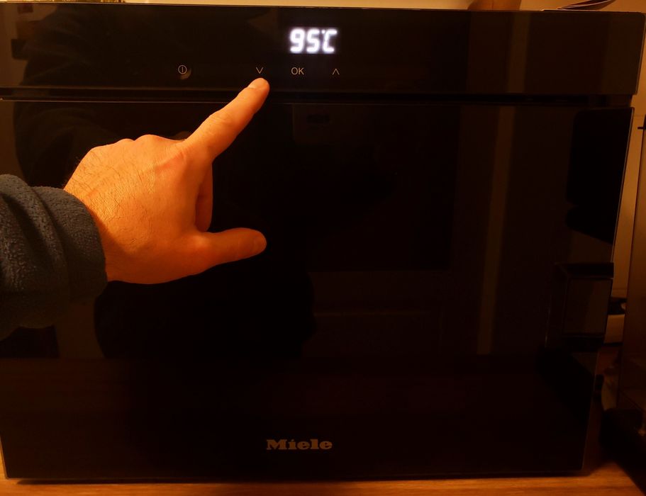 Cuptor Miele cu aburi stare excelentă DG 6010