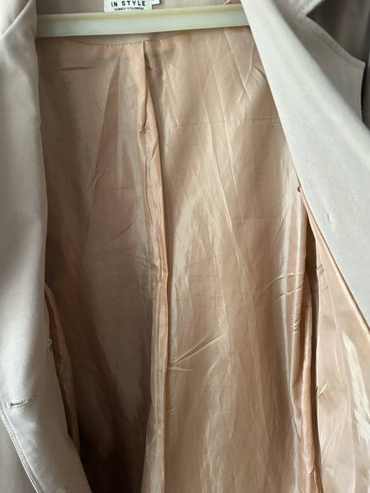 Бежевый женский тренч