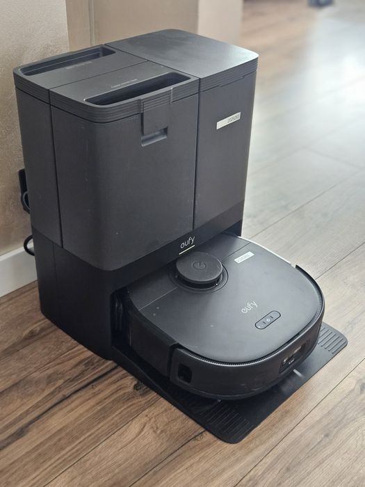 Robot Aspirator Eufy X10 Pro Omni dual mop, spala și aspira, golire automata, tehnologie AI, putere 8000 Pa