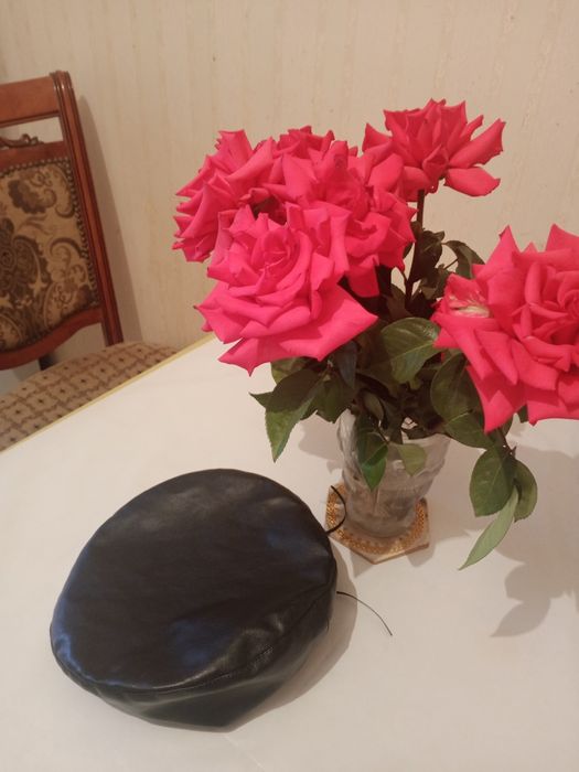 Берет кожаный новый