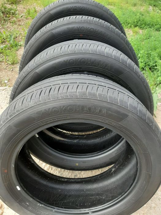 Продам шины 215/55/17 якогама