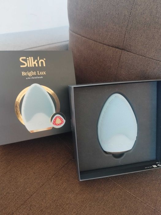 !!!НОВО!!! Четка за почистване на кожата 4 в 1 Silk'n Bright Lux с LED