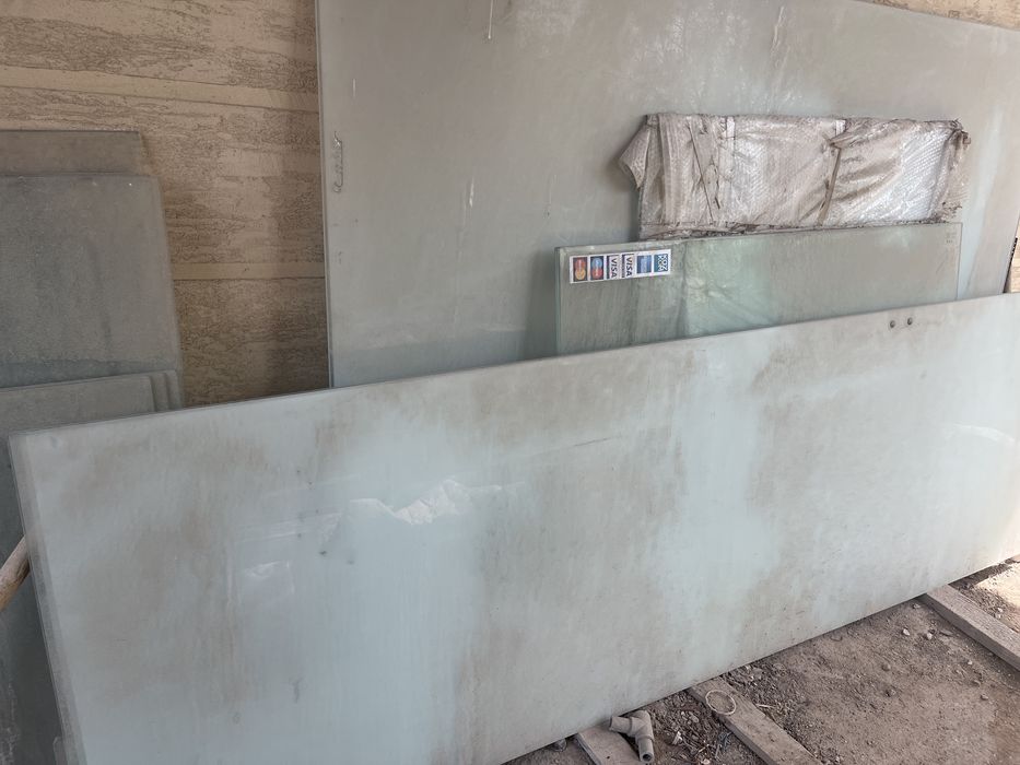 Стекло коленное, витринное стекло