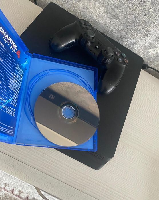 Sony playstation 4 slim
