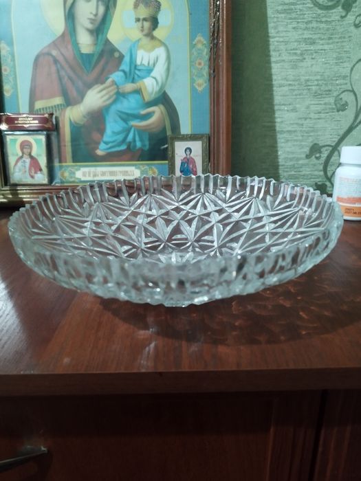 Продам две хрустальные вазы