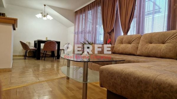 Продава се Тристаен апартамент в Бургас, Център - 85 кв.м за 2295 €/кв.м - Снимка #1