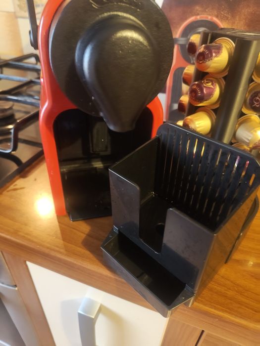 Aparat de cafea Nespresso Inissia +suport capsule