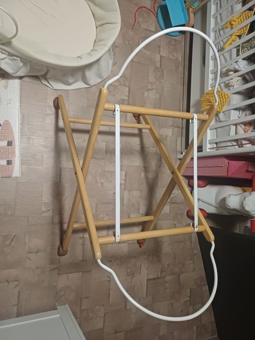 Плетен кош за бебе в идеално състояние.