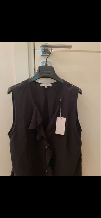 Patrizia Pepe копринен топ с красиви копчета и лого в черно