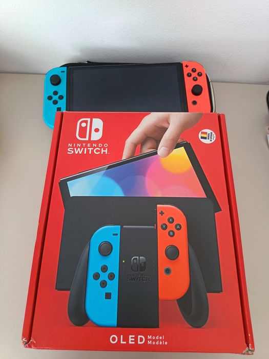 Vând consola Nintendo Switch Oled