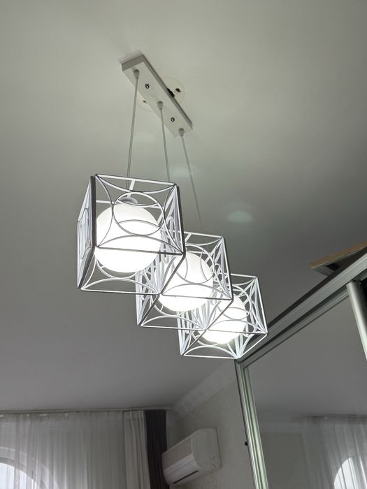 Продам подвесные люстры