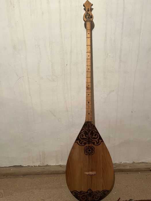 Домбыра сатылда