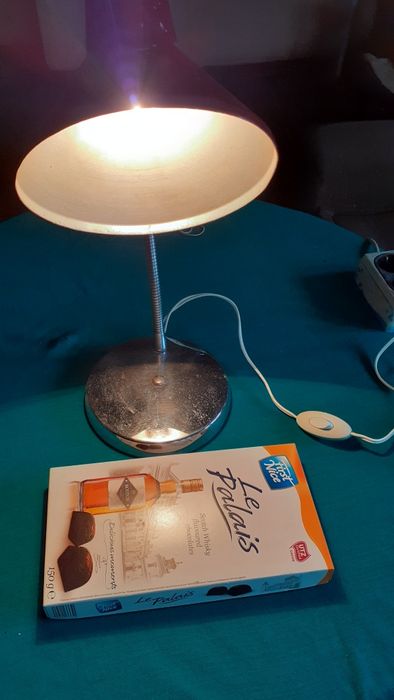 Настолна лампа 220v 60 w