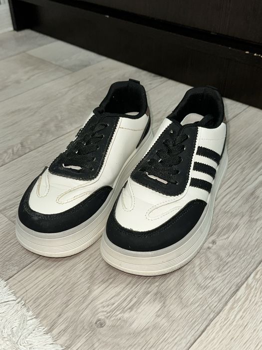 Продам кроссовки