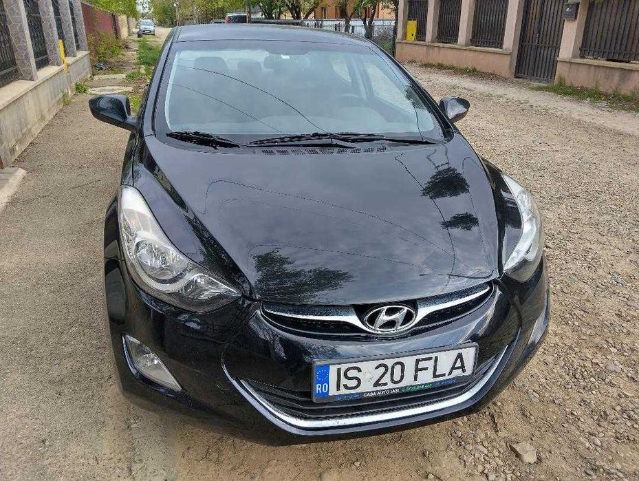 Autoturism Hyundai Elantra Highway+  2012. Gata de drum.