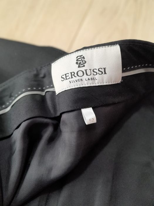 Vând costum negru Seroussi, mărimea 52