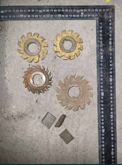 Продам фрезы по металлу и резцы.