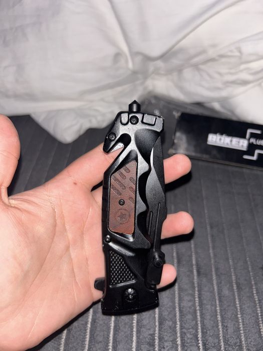Продавам нож Boker +