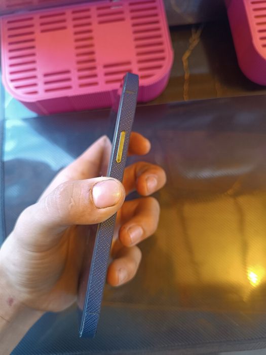 Iphone 12 pro holati ortacha ekran org alishgan orqa kirishka singan