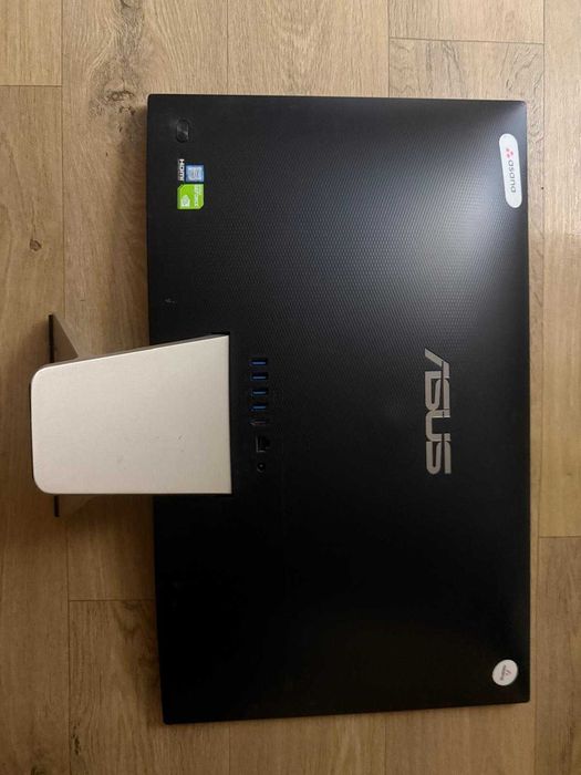 Sistem desktop All‑in‑One ASUS V241, Intel Core i5‑8250U, 23.8” Full HD, 8GB RAM, 1TB HDD + 256 ssd, NVIDIA GeForce 930MX 2GB