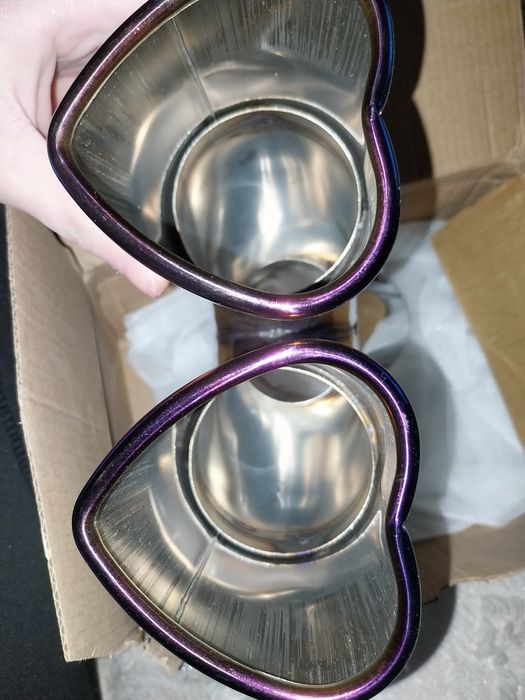 Универсален автомобилен ауспух с двойна тръба във формата на сърце.