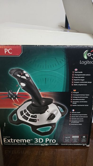 Продам игровой джостик в комплекте еще два джостика маленькие