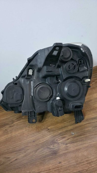 Десен фар за Renault Modus / Рено Модус 2009г.