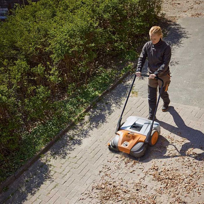 Mașină de măturat fără fir 36V Stihl KGA 770 Capacitate 3250 m²/h