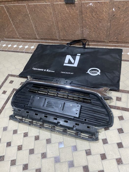 Tracker Premier oblisovka