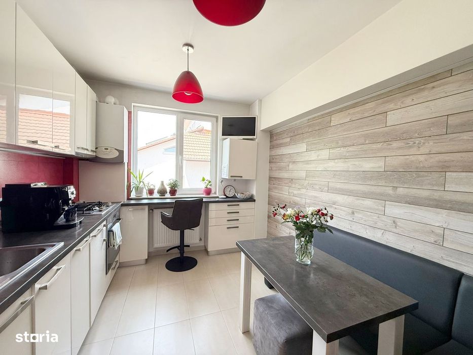 Apartament cu 3 camere de inchiriat semicentral