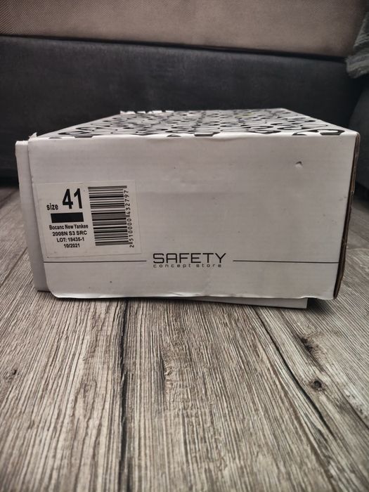 Bocanci de protecție cu bombeu metalic noi Nr 41