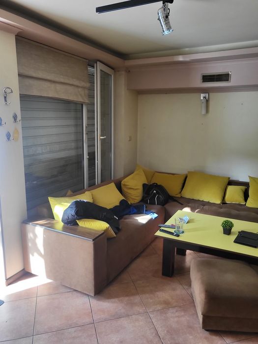 Давам под наем парти зала