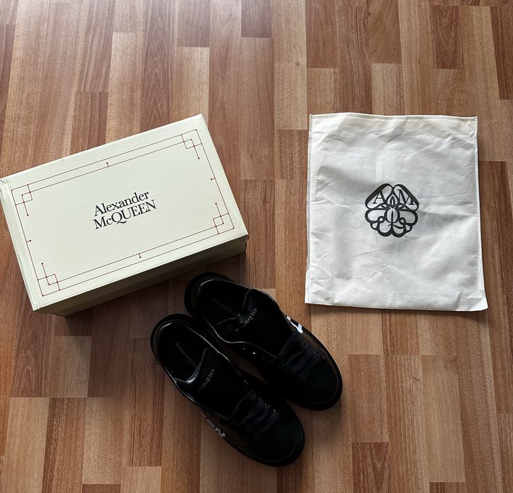 *Stoc Limitat* Alexander Mcqueen