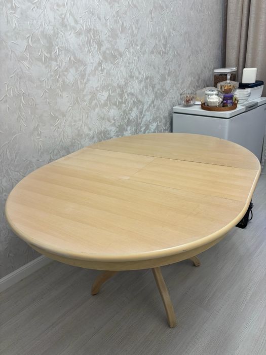 Продам стулья , в подарок стол