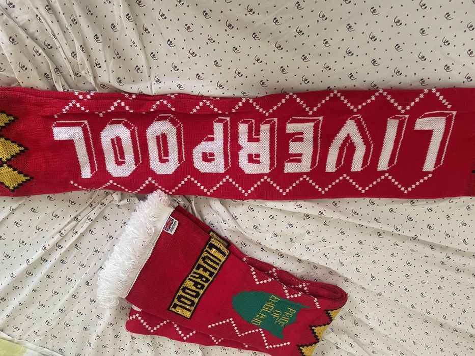 Чисто нови фенски шалове