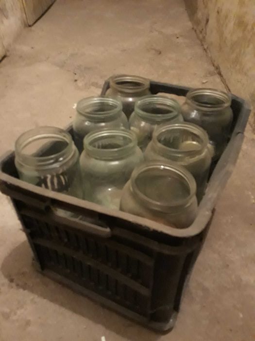 Касетки с празни буркани - бартер за един буркан мед на касетка.