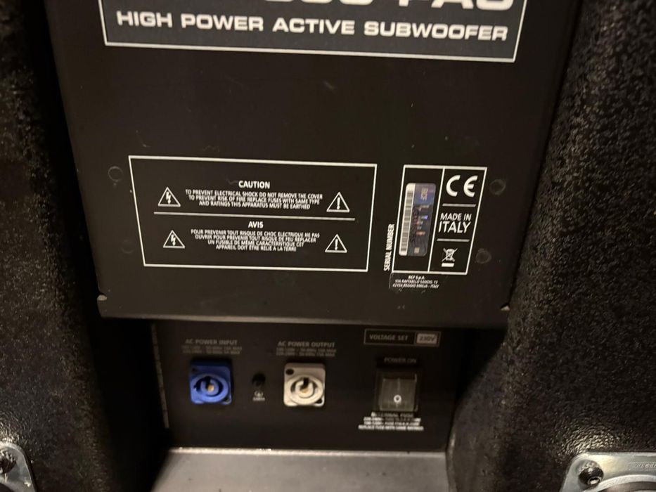 Pereche Subwoofer Activ RCF Sub 8004-AS+Huse si Roti Stare Excelenta