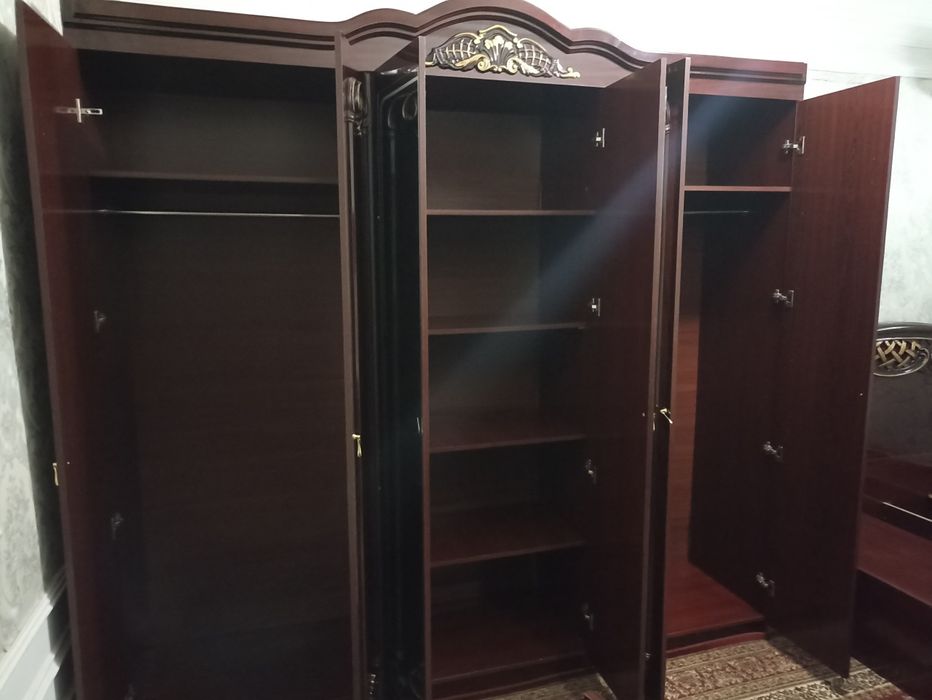 Срочно продаю мебель спальня гарнитура