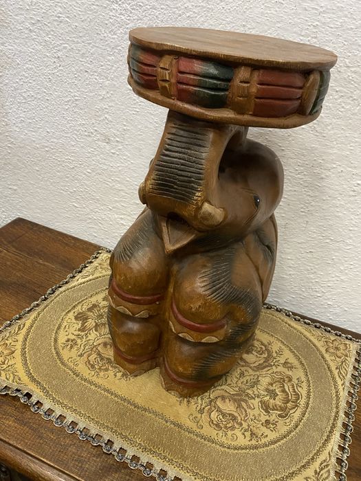 Поставка за цветя или малка табуретка от тик слон