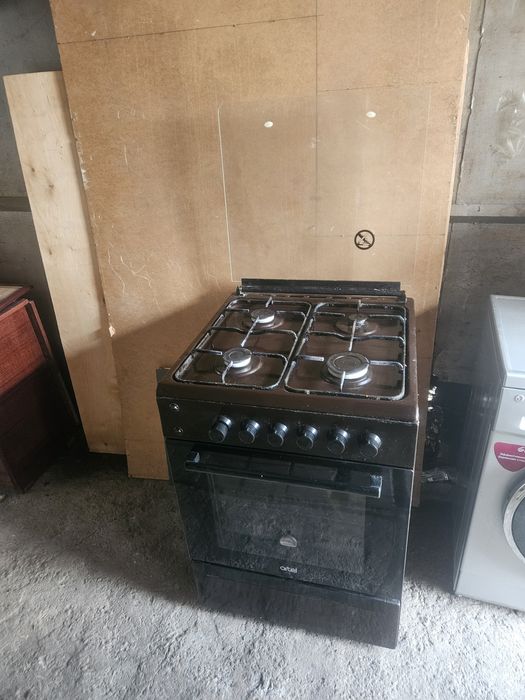 Продаётся газ плита Артел рабочий