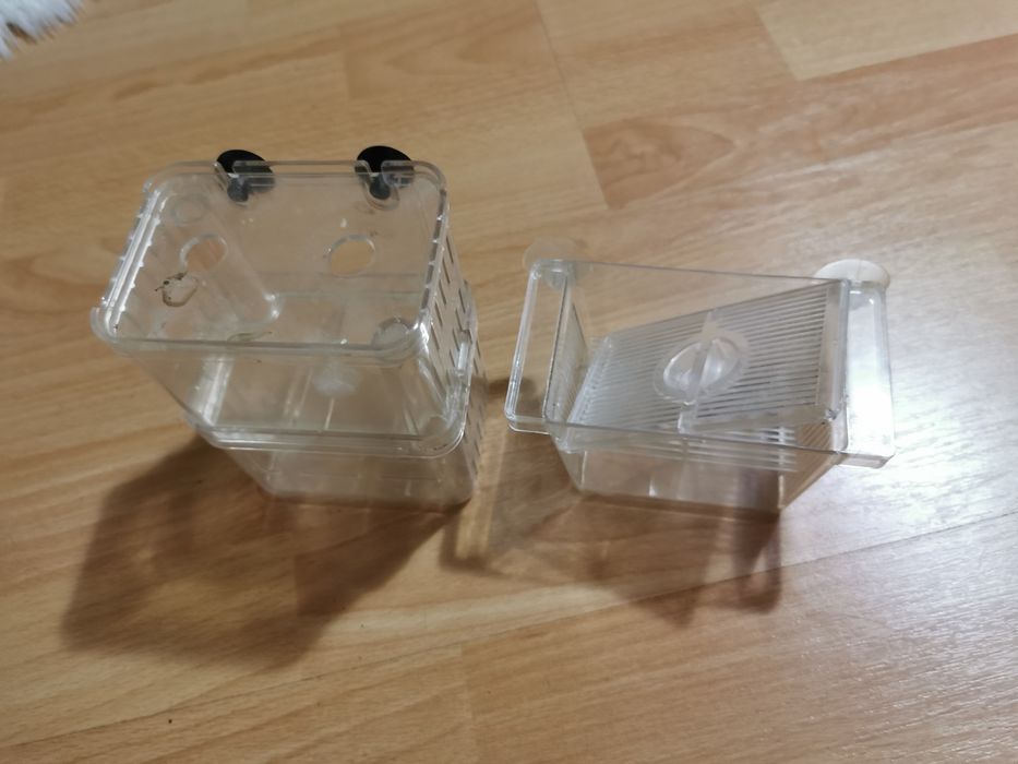 Vând acvariu și accesorii