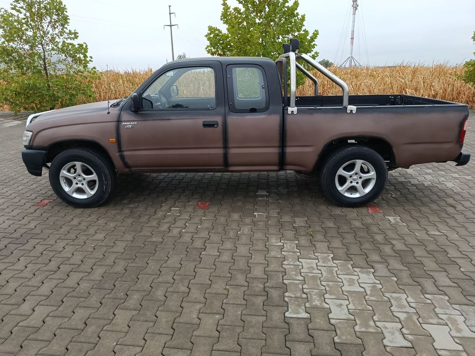 Toyota hilux 4x2         2,5dizel